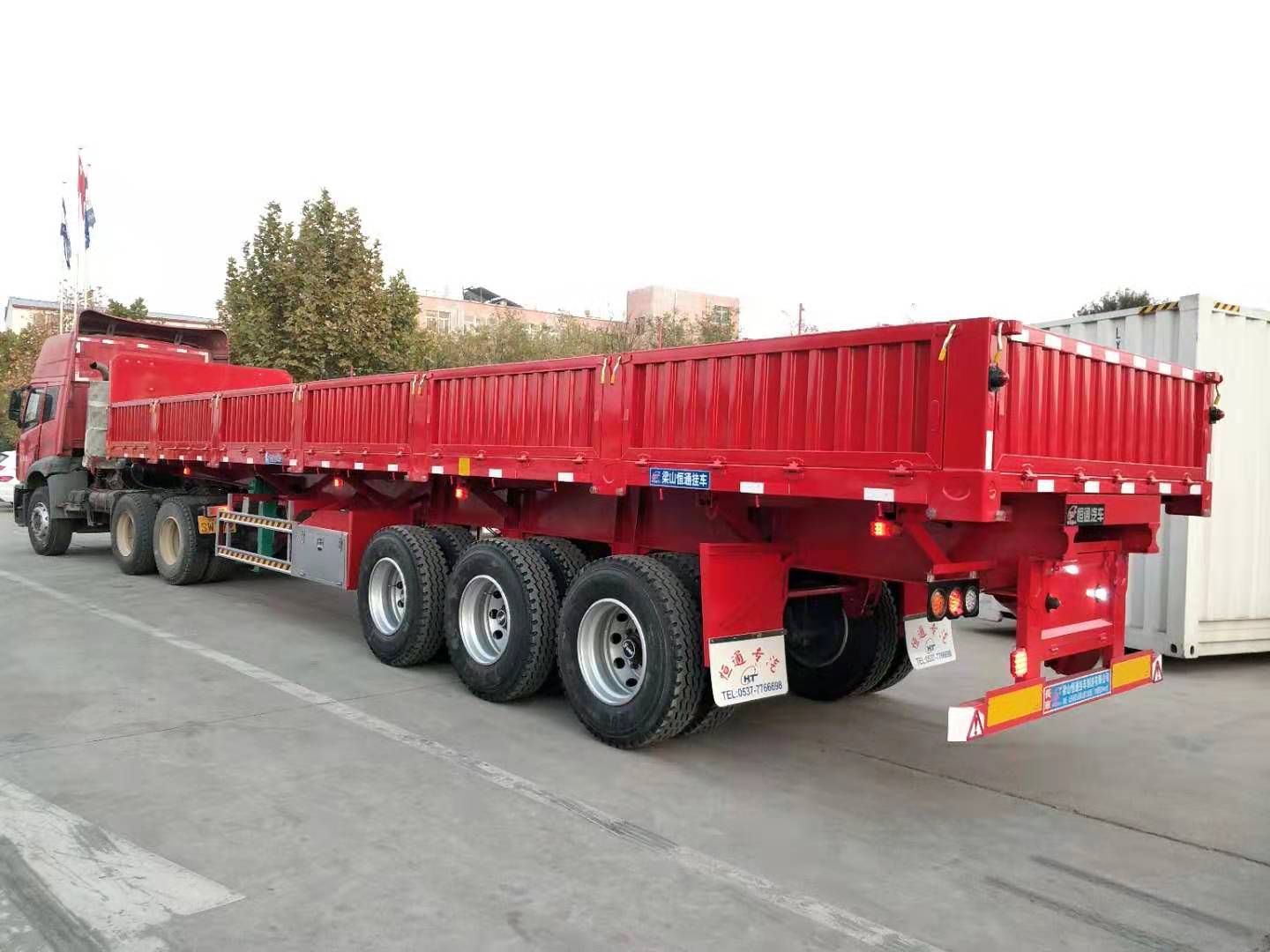 側(cè)翻自卸車(chē)